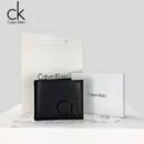 محفظة من كالفن كلاين للرجال جلد أسود