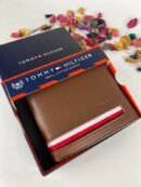 محفظة من تومي هيلفيغر للرجال جلد بني