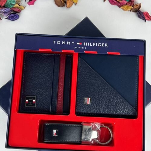 طقم مكون من محفظه وكراته وماداليه تومي هيلفيغر للرجال