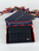 محفظة من تومي هيلفيغر للرجال جلد