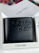 محفظة من كالفن كلاين للرجال جلد أسود