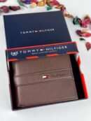 محفظة من تومي هيلفيغر للرجال جلد