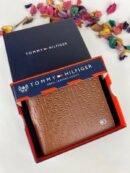 محفظة من تومي هيلفيغر للرجال جلد