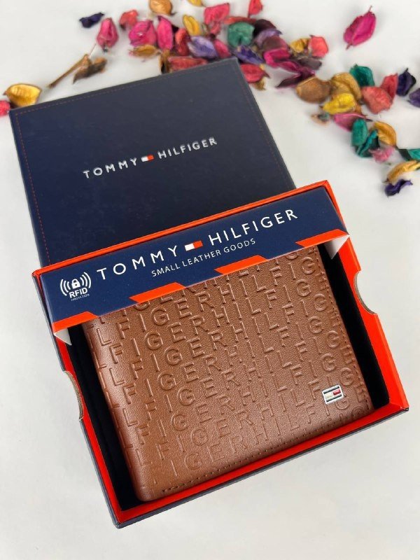 محفظة من تومي هيلفيغر للرجال جلد