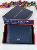 محفظة من تومي هيلفيغر للرجال جلد