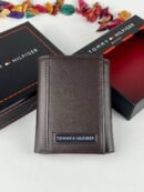 محفظة من تومي هيلفيغر للرجال جلد