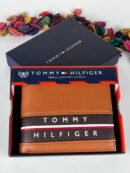 محفظة من تومي هيلفيغر للرجال جلد