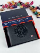 محفظة من تومي هيلفيغر للرجال جلد