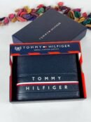 محفظة من تومي هيلفيغر للرجال جلد