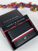 محفظة من تومي هيلفيغر للرجال جلد