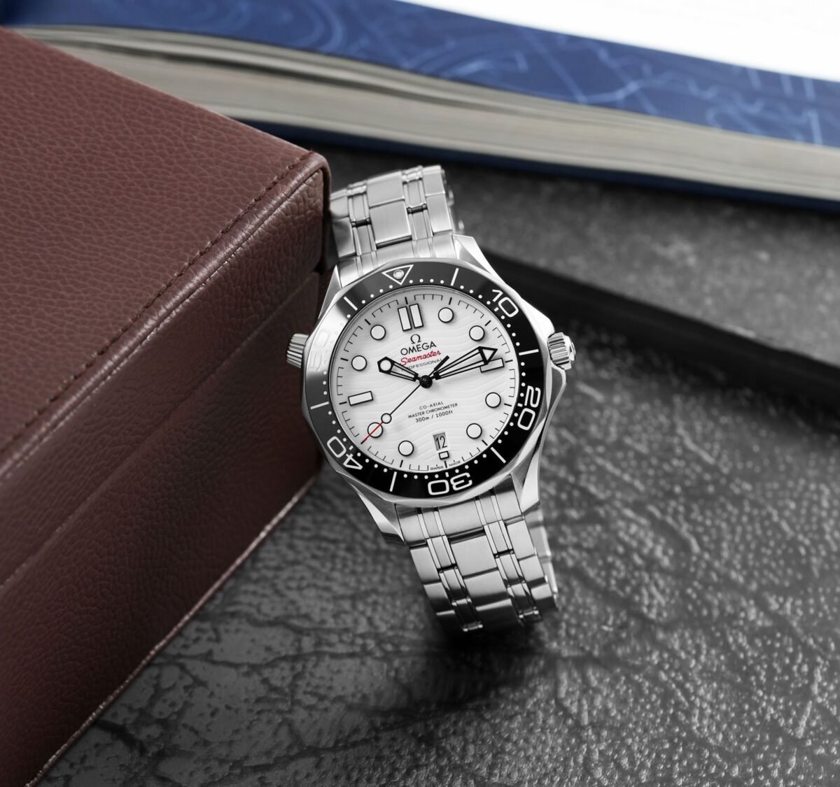 OMEGA Seamaster Diver 300M Co-Axial Master Chronometer 42mm watch - الصورة 11