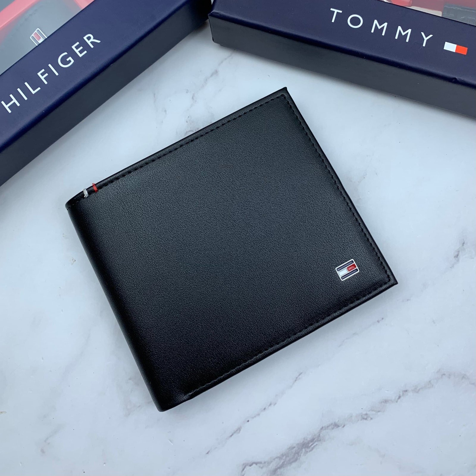 طقم مكون من محفظه وكراته وماداليه تومي هيلفيغر للرجال - الصورة 3