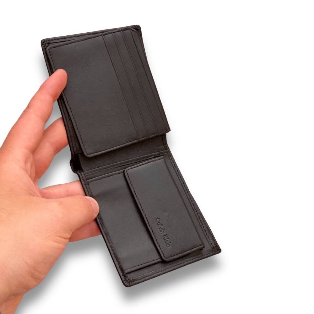 طقم من كالفن كلاين مكون من محفظه ومادليه وكراته رجالي - الصورة 4