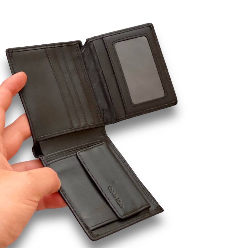 طقم من كالفن كلاين مكون من محفظه ومادليه وكراته رجالي - الصورة 5